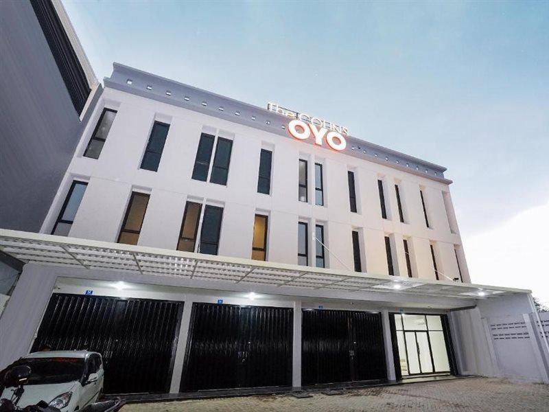Super Oyo Capital O 449 The Colins Ξενοδοχείο Keputih Εξωτερικό φωτογραφία