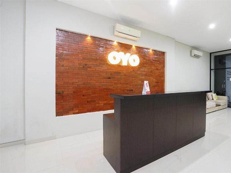 Super Oyo Capital O 449 The Colins Ξενοδοχείο Keputih Εξωτερικό φωτογραφία