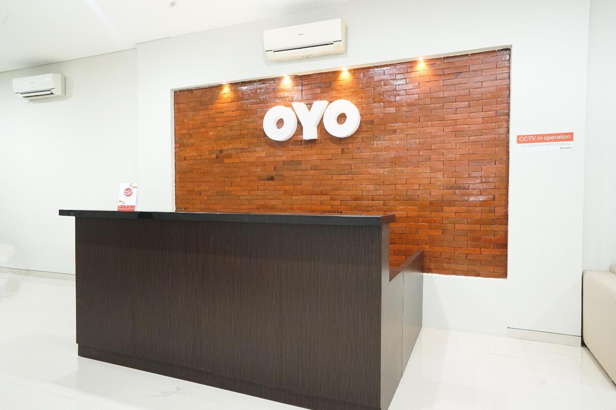 Super Oyo Capital O 449 The Colins Ξενοδοχείο Keputih Εξωτερικό φωτογραφία
